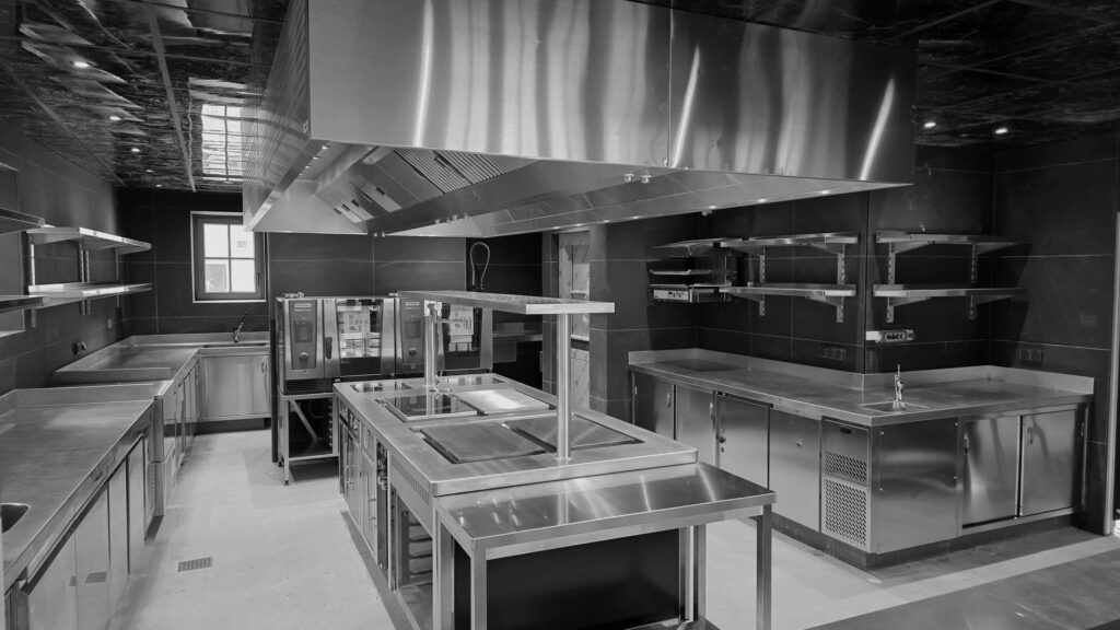 Cuisine du restaurant Chez Pierre - Conception et installation par Restotech 
