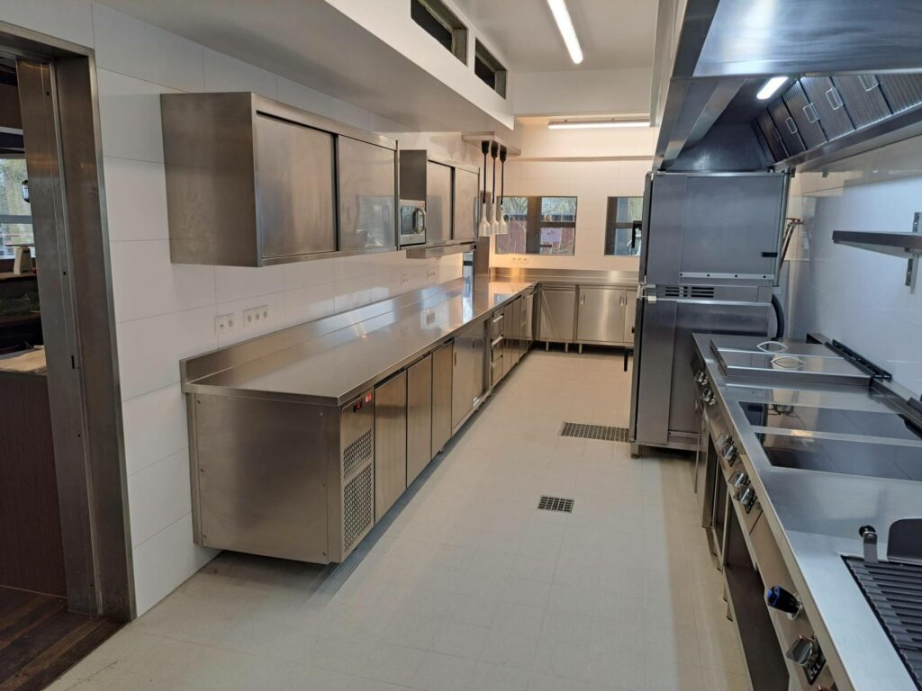 Cuisine pro restaurant Um Hafen réalisé par Restotech au Luxembourg