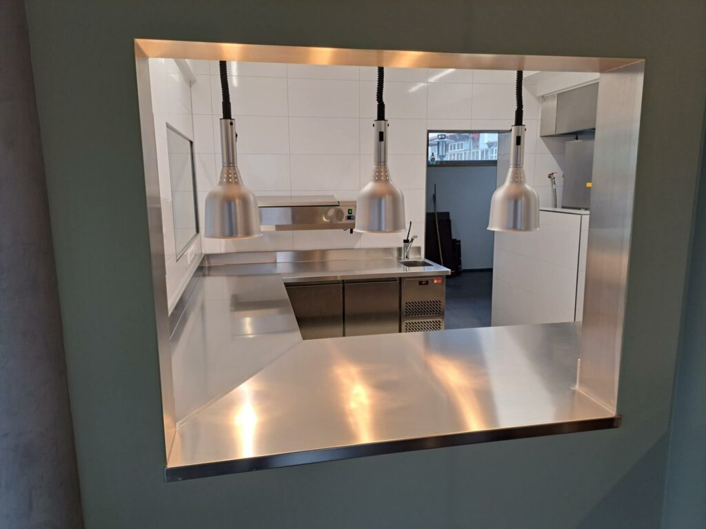 Cuisine professionnelle du restaurant Um Hafen à Schwebsange réalisée par Restotech